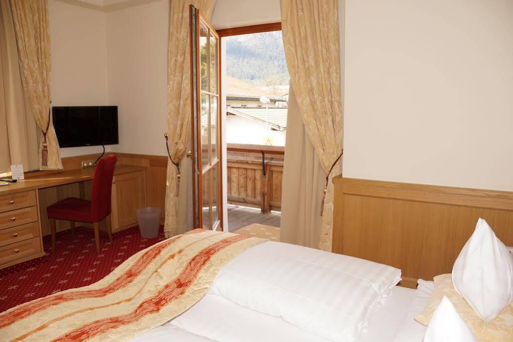 Gartenhotel Maria Theresia هول ان تيرول المظهر الخارجي الصورة